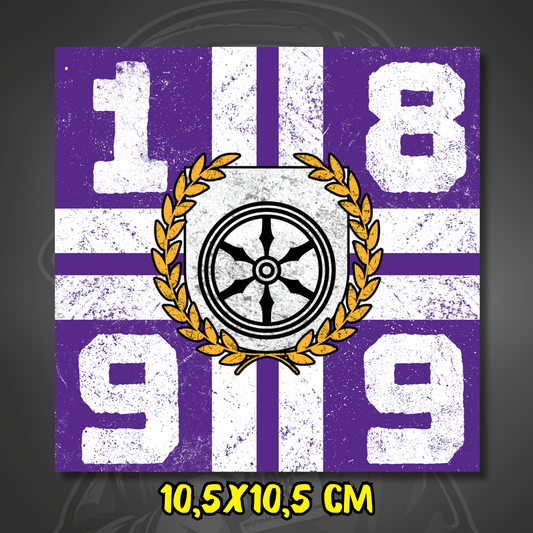 Osnabrück Aufkleber mit der Jahreszahl 1899 in Lila-Weiß, zentralem Emblem und Lorbeerkranz im Ultras-Stil.
